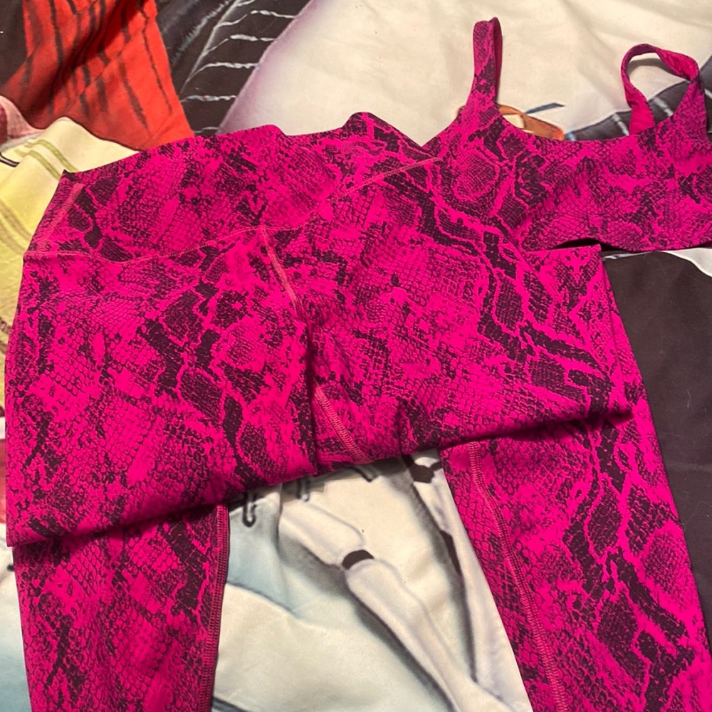 Alo violet snakeskin set